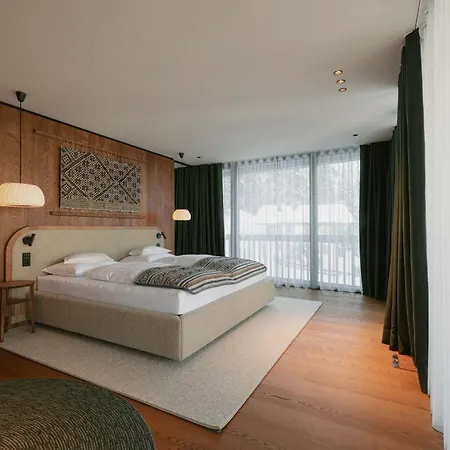 Hotel New Kristberg In With Spa, Outdoor Pool And View